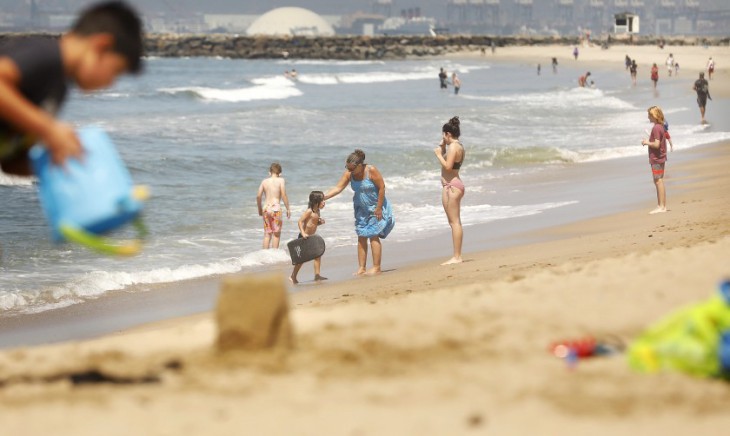 L.A. County reopens beach bike paths and allows indoor mall curbside pick-ups, car parades