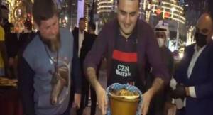 Kadırov məşhur türk aşpazın restoranında - VİDEO Xəbər şəkili