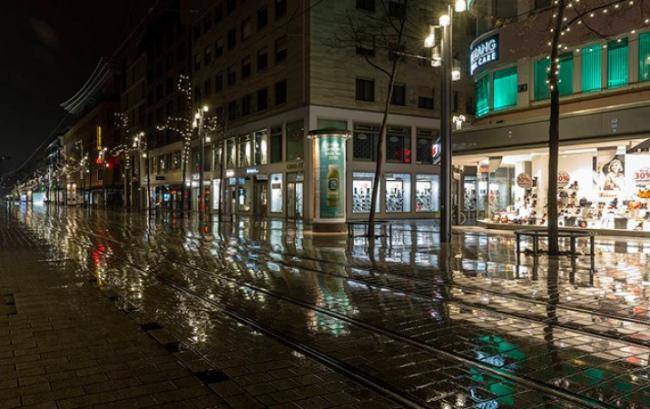 Daha bir ölkə sərt karantinə keçir