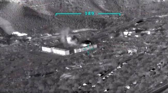 Düşmənin üç gün əvvəl məhv edilən silah-sursat anbarının