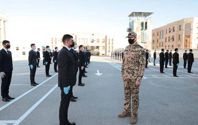 Vilayət Eyvazov gənclərin sıra baxışını keçirdi