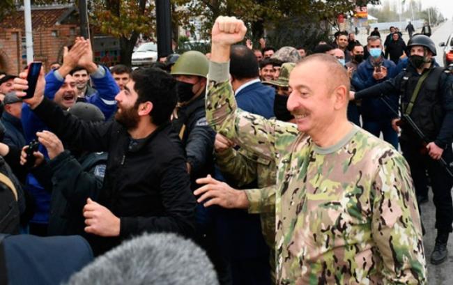 Prezident maşını saxlayıb onlarla g&ouml;r&uuml;şd&uuml; -