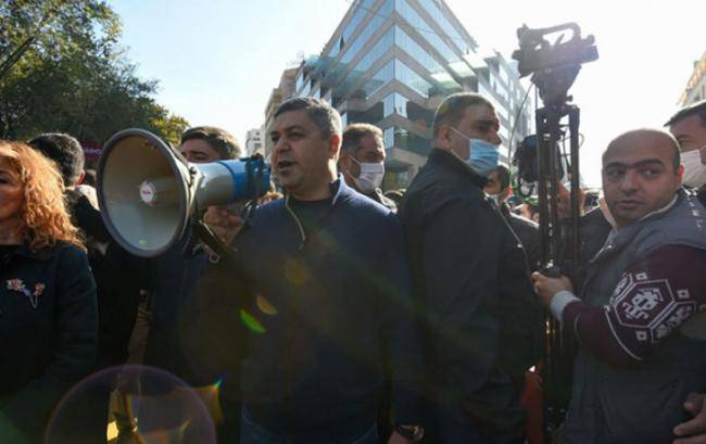 İrəvanda etirazçılar Milli Məclisə doğru hərəkət etdilər