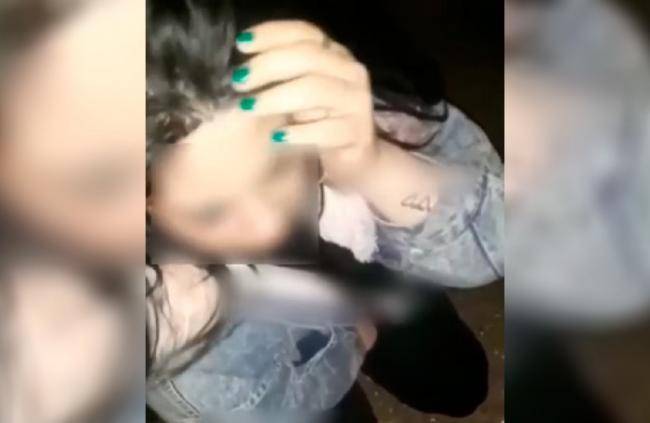 Bakı bulvarında oğlan nişanlısını diz &ccedil;&ouml;kd&uuml;rərək cəzalandırdı &ndash;