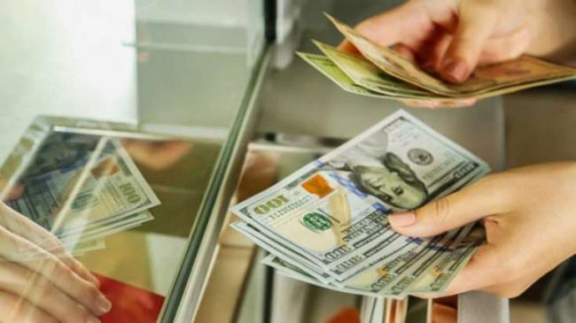 İqtisad&ccedil;ı: &ldquo;Dollar rekord səviyyədə ucuzlaşacaq&rdquo;