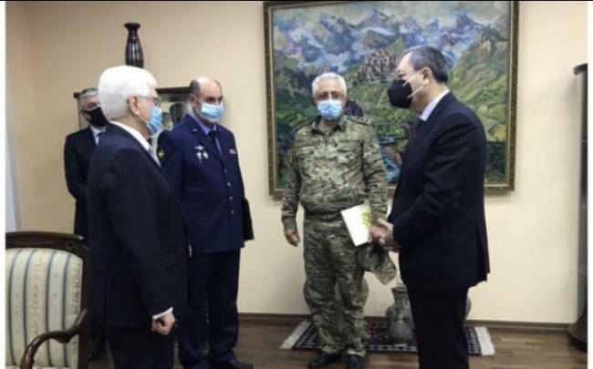 Nazir m&uuml;avinləri Rusiya səfirliyində olublar