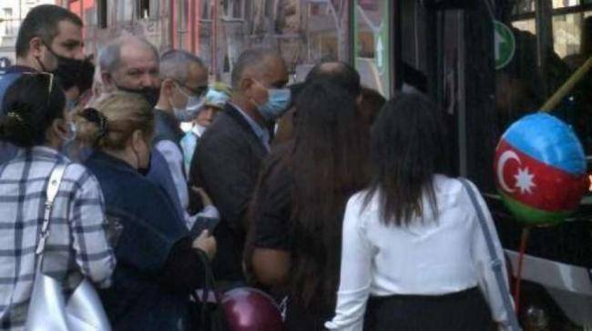 Metropolitenin bağlandığı ilk gün şəhərdə mənzərə -