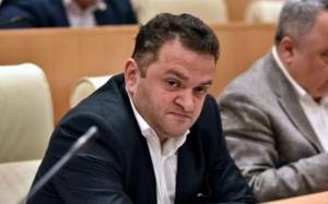 G&uuml;rc&uuml;standa daha bir deputat koronavirusa yoluxub Xəbər şəkili