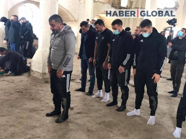 “Qarabağ”ın futbolçuları Ağdam məscidində namaz qıldı -