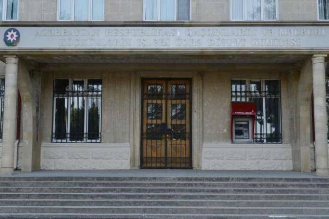 Məcburi köçkünlər binanı tərk etsinlər -