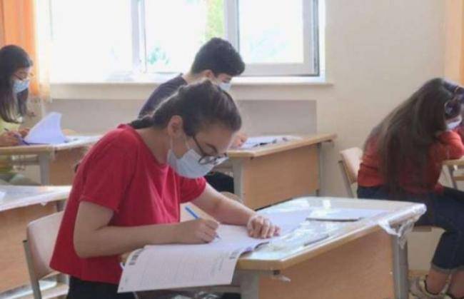 Narazı abituriyentlərin