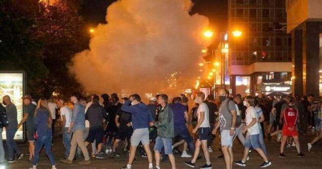 Belarusda etirazçının öldürülməsi kameraya düşdü -