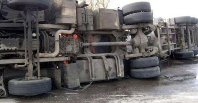 Rusiyada Azərbaycana məxsus TIR qəza törətdi -