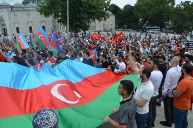 İstanbulda Azərbaycana izdihamlı dəstək mitinqi - 