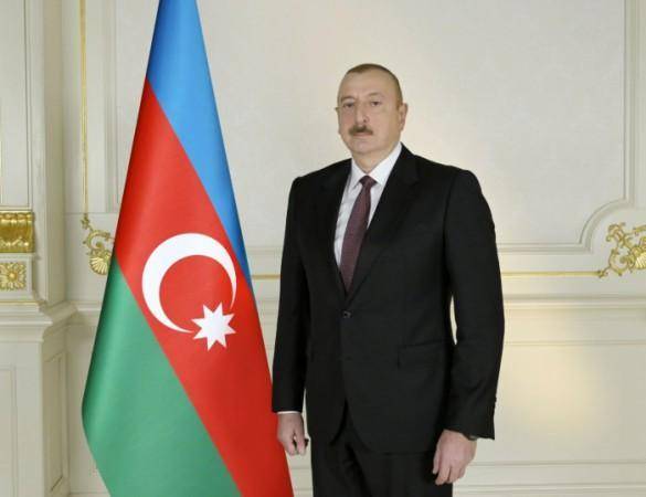 Prezident Mayis Bərxudarovu və Hikmət Mirzəyevi