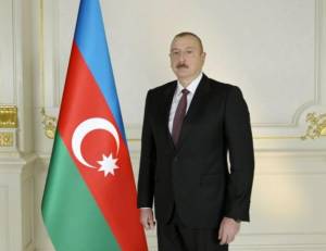 Prezident Mayis Bərxudarovu və Hikmət Mirzəyevi
