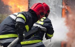 Bakıda çoxmərtəbəli binada yanğın başladı