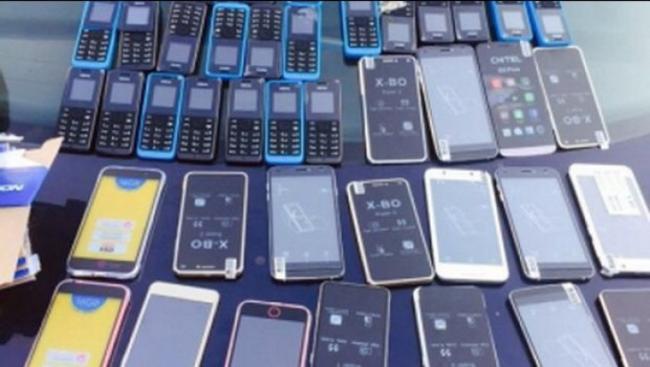 Qanunsuz yolla &ouml;lkəyə gətirilən mobil telefonlar aşkarlanıb