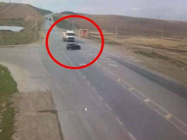 Müşfiq yolunda polisin öldüyü qəzanın görüntüsü -