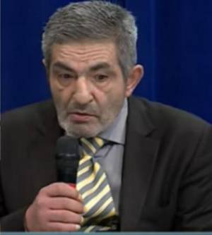 Şok: Xalq artistinin oğlu KÜÇƏDƏ YAŞAYIR - Xəbər şəkili