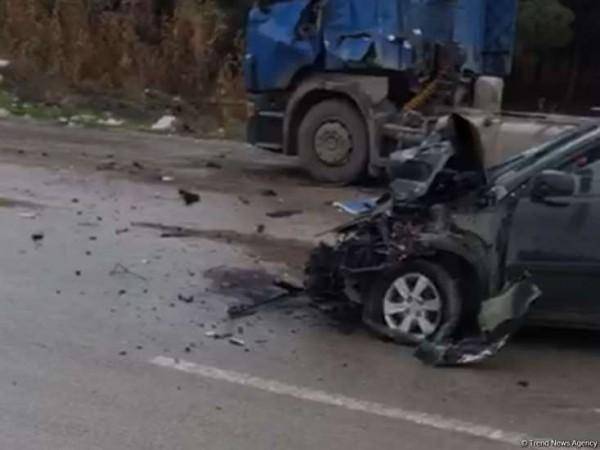 Bakıda "KİA" yük maşınına çırpıldı -