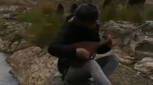 Xudafərin körpüsündə “Çırpınırdı Qara dəniz” ifası -