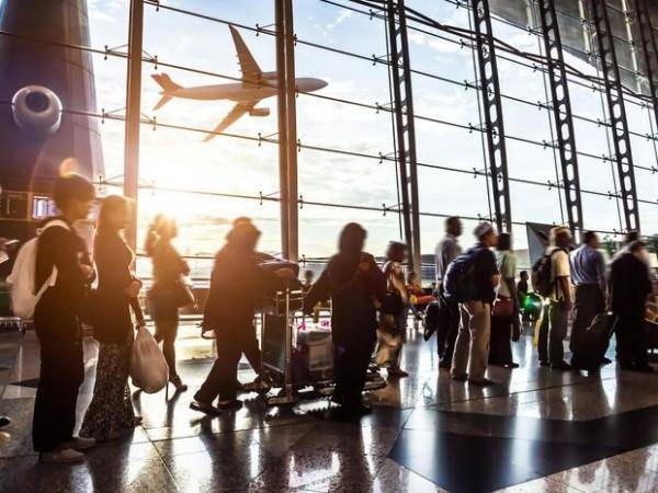 Aeroportda sərnişinlər arasında kütləvi dava -