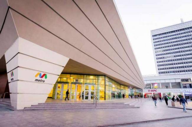 İki metro stansiyanın girişi açıldı