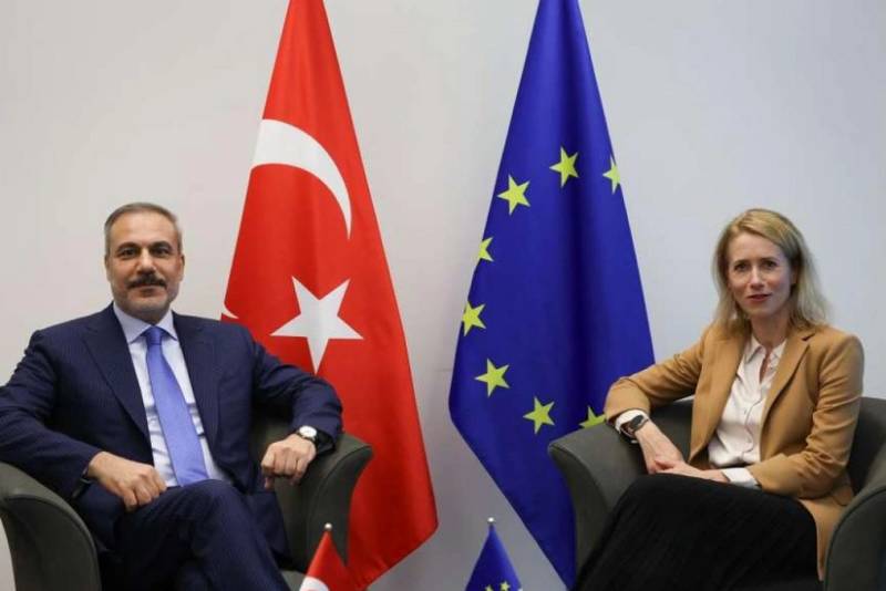 Hakan Fidan Lüksemburqda Aİ-nin ali nümayəndəsi ilə görüşüb