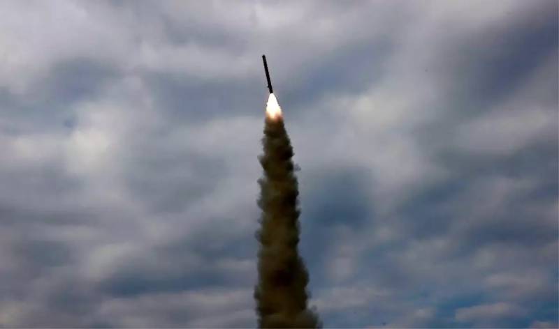 Şimali Koreyanın ABŞ Prezidenti Tramp Cənubi Koreyaya Gəlməzdən Əvvəl Keçirdiyi Raket Sınağı Xəbər şəkili