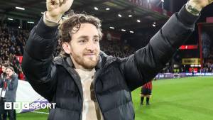 Tom Lokyer ürək tutmasından sonra karyerasına davam edir: "Bristol Rovers"la bir illik müqavilə Xəbər şəkili