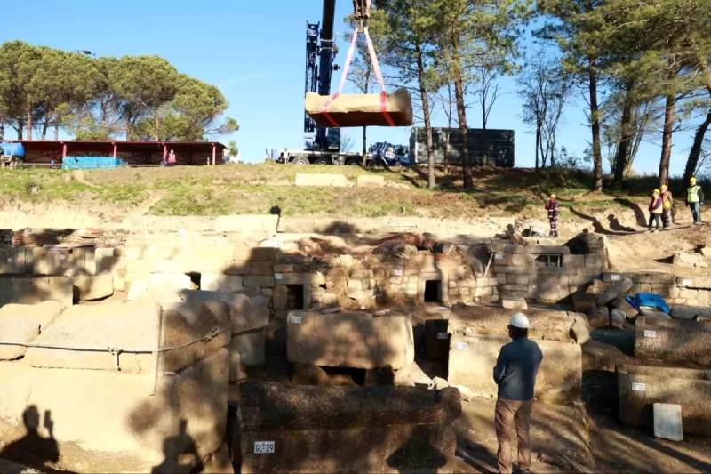 Zonguldakın Tios Antik Şəhərində Minlərlə Artefaktla Birlikdə 96 Lahit Tapıldı