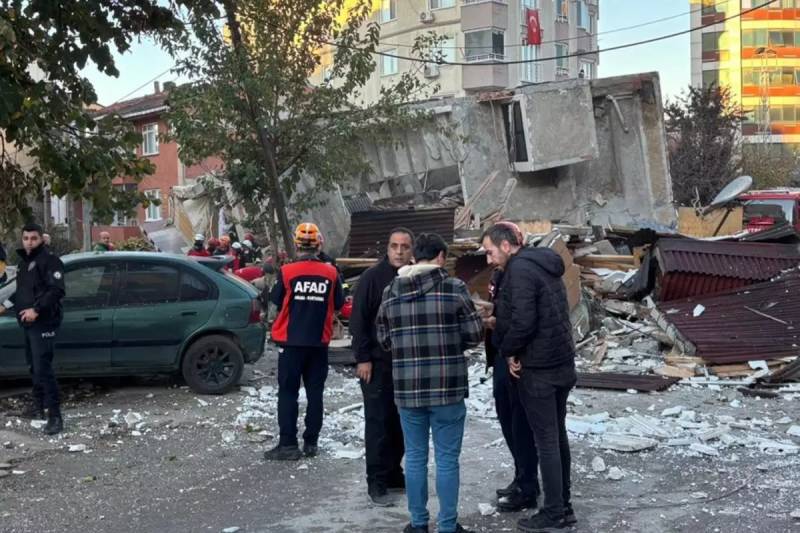 Türkiyədə 5 Mərtəbəli Binanın Uçması: Gebzedə 5 Nəfər Dağıntılar Altında Qalıb - Köhnə Görüntülər Yayımlandı