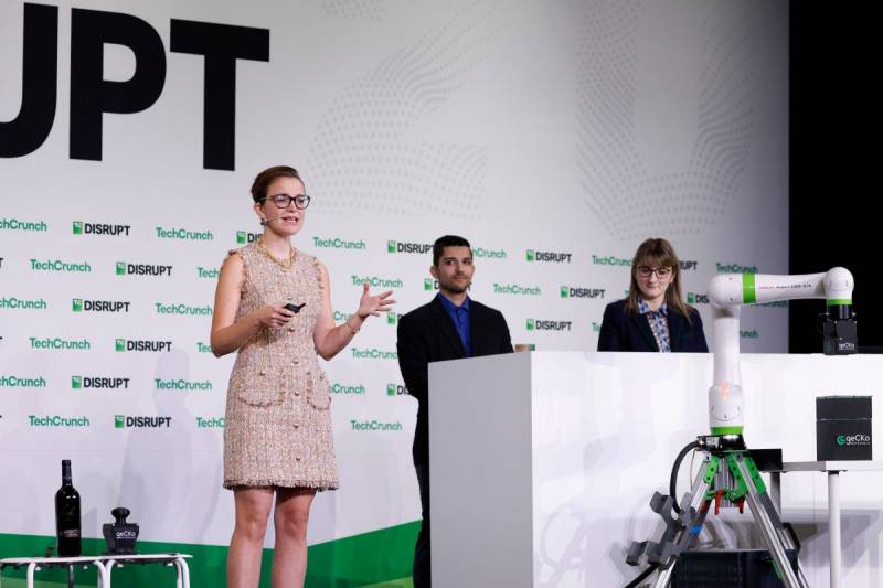 TechCrunch Disrupt: geCKo Materialları Quru Yapışqan Texnologiyası ilə 4 Yeni Məhsul Buraxdı