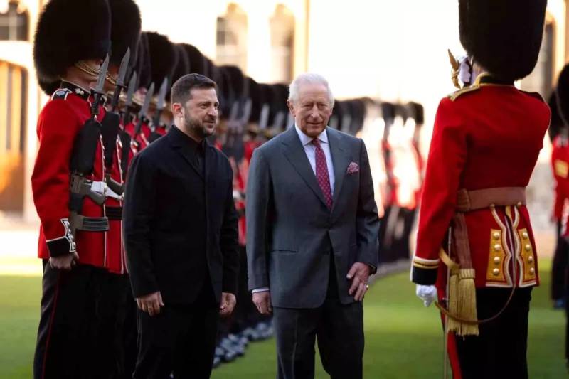 Prezident Zelenskinin Böyük Britaniyaya Səfəri: Kral III Karl Vindzor Qalasında Onu Rəsmi Mərasimlə Qarşıladı