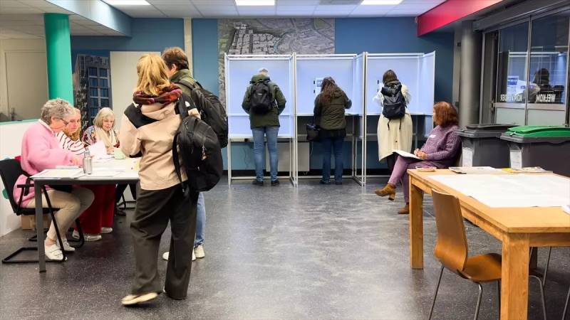 Niderlandda Ümumi Seçkilərə Start Verildi: Hökumət Böhranı Və Aşırı Sağ Partiyaların Artan Gücü