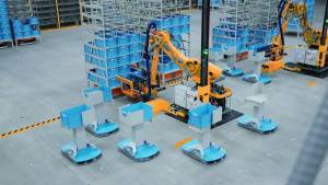 Amazon işçi qüvvəsini azaltmaq üçün süni intellektdən və robotlardan necə istifadə edir? Xəbər şəkili