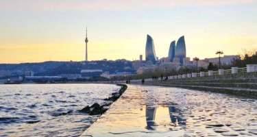 Bulvarda dənizdə batan iki nəfər xilas edildi -VİDEO