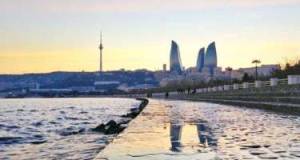 Bulvarda dənizdə batan iki nəfər xilas edildi -VİDEO