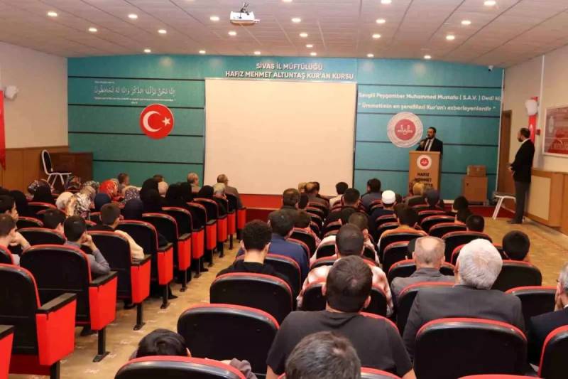 Sivasda 14 Tələbəyə Hafizlik Şəhadətnaməsi Verildi: Baş Müfti Ailələrin Rolunu Vurğuladı