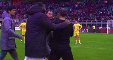 "Milan"ın baş məşqçisi kapitanı döymək istədi