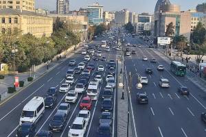 Bakının bir çox yollarında nəqliyyatın sıxlığı müşahidə olunur Xəbər şəkili