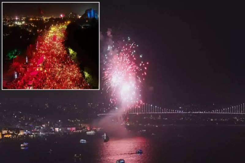 Türkiyə Respublikasının 102-ci İldönümü: İstanbulda Misilsiz Coşqu və Boğazda Vizual Şölən