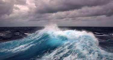 Dənizdə dalğanın hündürlüyü 2,5 metrə çatıb - FAKTİKİ HAVA