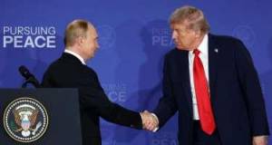 Alyaska görüşündə Putinə bu hədiyyə verilib - FOTO Xəbər şəkili