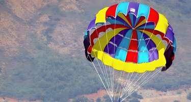 Siyəzəndə paraşütlə qayaya çırpılan qadın öldü