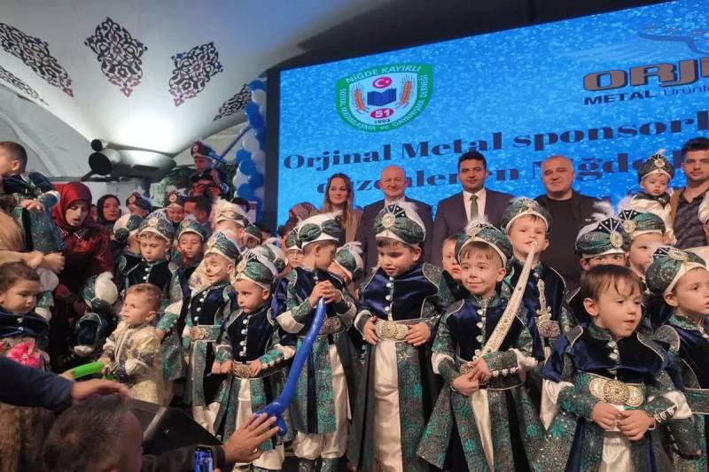 İstanbulda Möhtəşəm Sünnət Şənliyi: Dünya Çempionu Hafizlər Və Sənətçilər Bir Araya Gəldi Xəbər şəkili