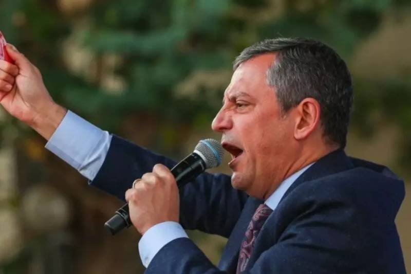 Özgür Özəl Ərdoğana səsləndi: Nadir Torpaq Elementlərini Trampa vermək – "Qızıl Yumurtlayan Toyuğu Satmaqdır"