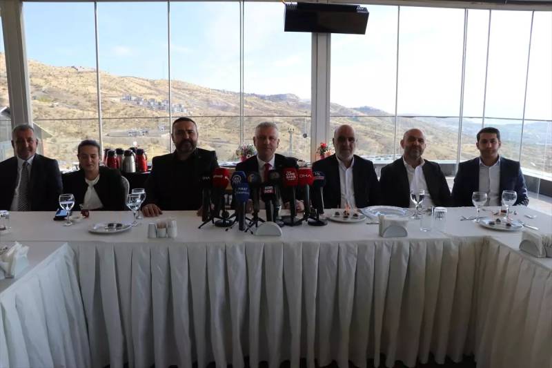 Prezident Müşaviri Oktay Saral Elazığda Jurnalistlərlə Görüşdü: Qəzzada Vəhşət İki İldir Davam Edir Xəbər şəkili