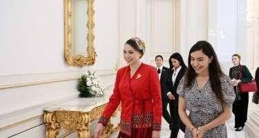 Oquldjaxan Atabayeva Heydər Əliyev Mərkəzində olub